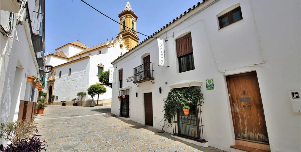 Short-term rent of penthouse in Estepona 18