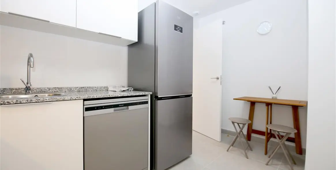 Alquiler a corto plazo de apartamento en planta media en Estepona 6