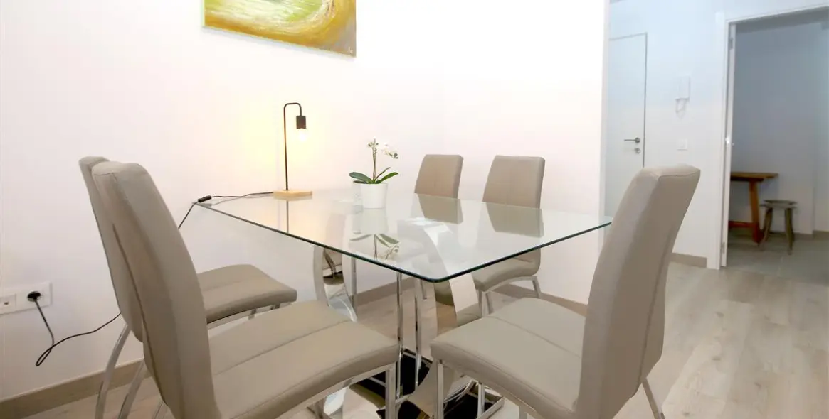 Alquiler a corto plazo de apartamento en planta media en Estepona 7
