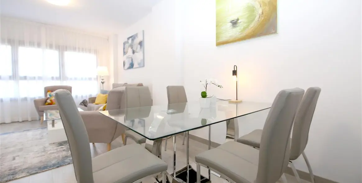 Alquiler a corto plazo de apartamento en planta media en Estepona 8