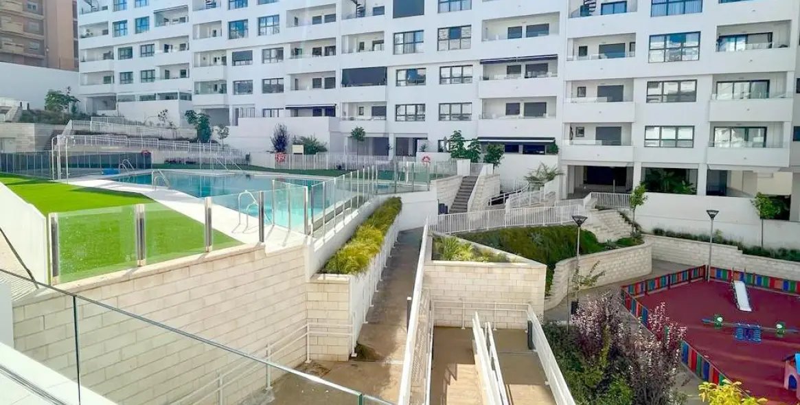 Alquiler a corto plazo de apartamento en planta media en Estepona 10