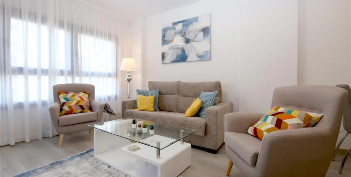 Alquiler a corto plazo de apartamento en planta media en Estepona 11