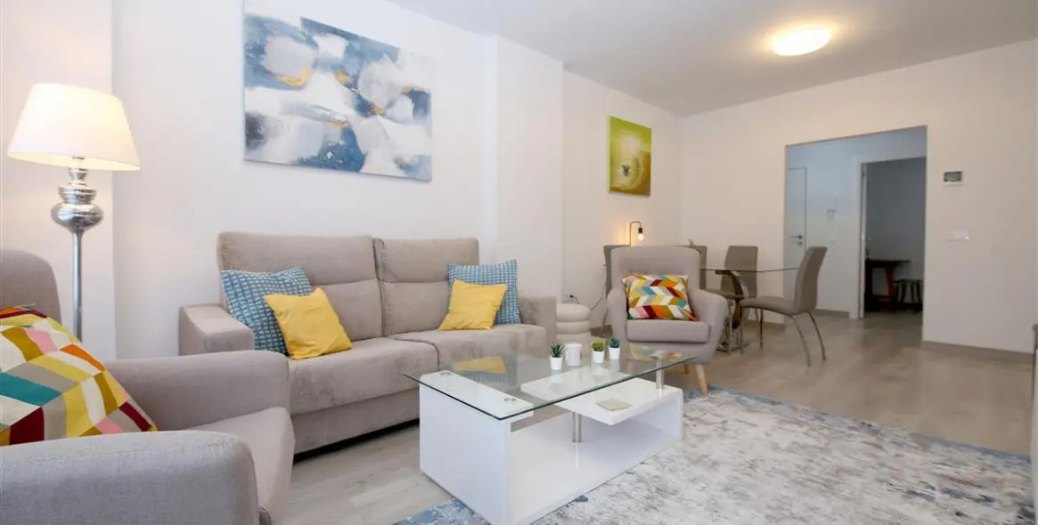 Alquiler a corto plazo de apartamento en planta media en Estepona 12