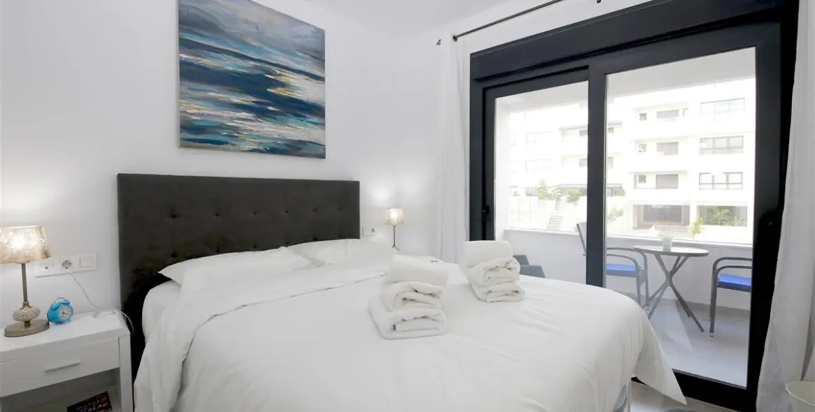 Alquiler a corto plazo de apartamento en planta media en Estepona 13