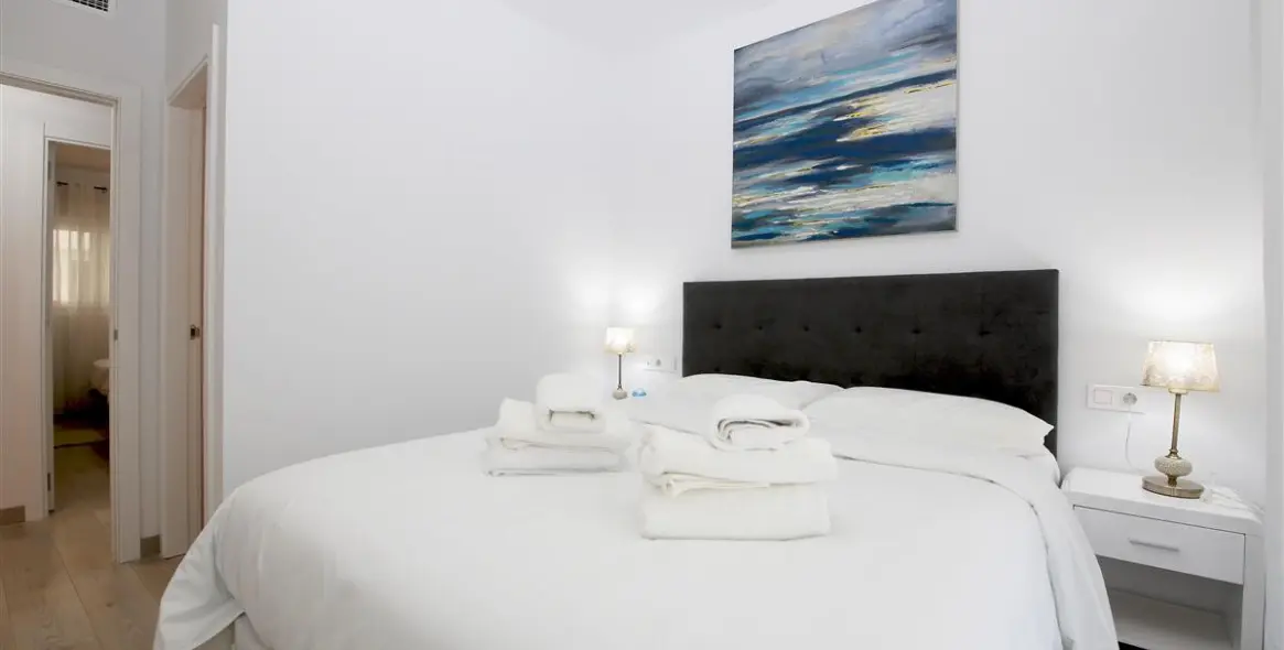 Alquiler a corto plazo de apartamento en planta media en Estepona 14