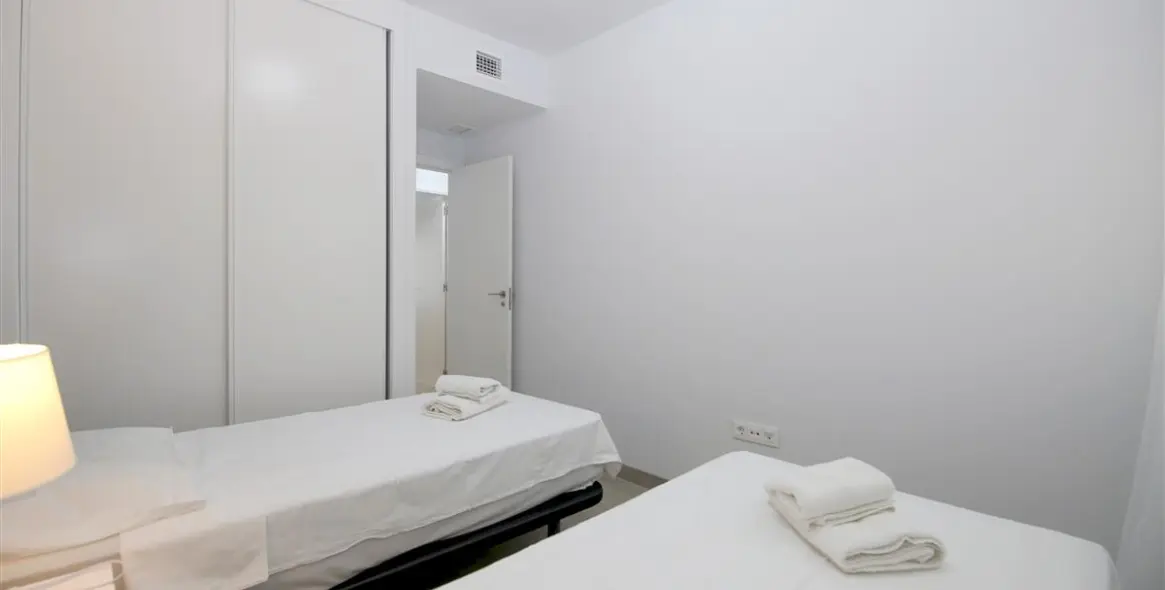 Alquiler a corto plazo de apartamento en planta media en Estepona 20
