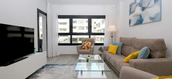 Alquiler a corto plazo de apartamento en planta media en Estepona 3