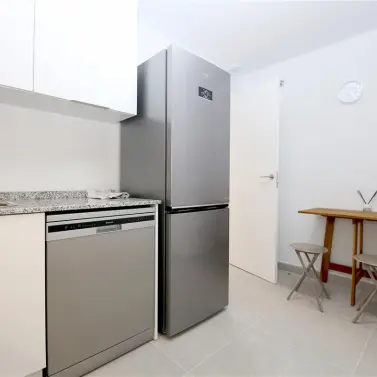 Alquiler a corto plazo de apartamento en planta media en Estepona