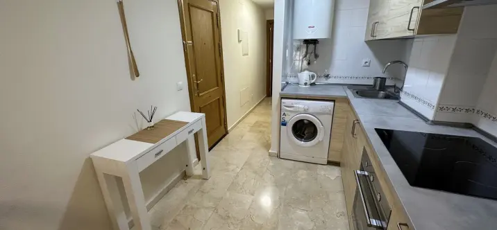 Long-term rent of middle floor apartment in Estepona 2