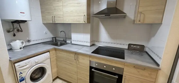 Long-term rent of middle floor apartment in Estepona 3