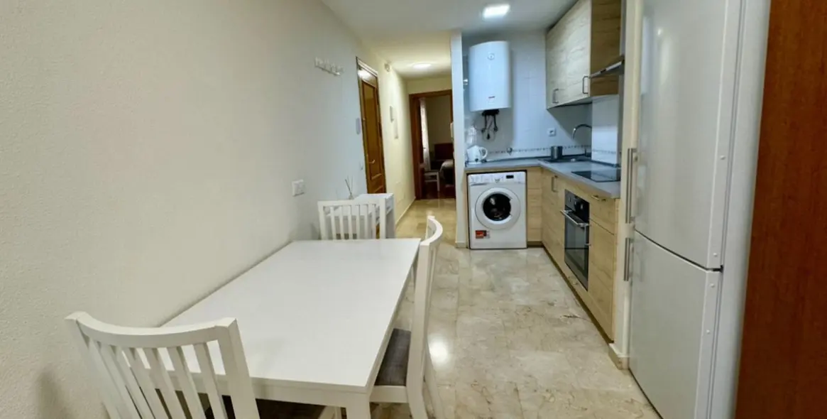 Long-term rent of middle floor apartment in Estepona 5