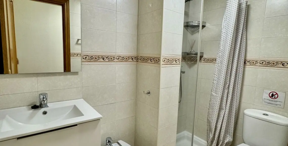 Long-term rent of middle floor apartment in Estepona 10