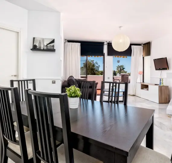 Краткосрочная аренда апартаментов на среднем этаже в Calahonda