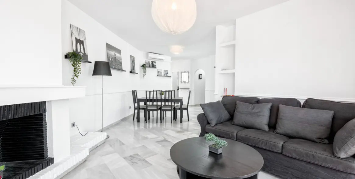 Краткосрочная аренда апартаментов на среднем этаже в Calahonda 2