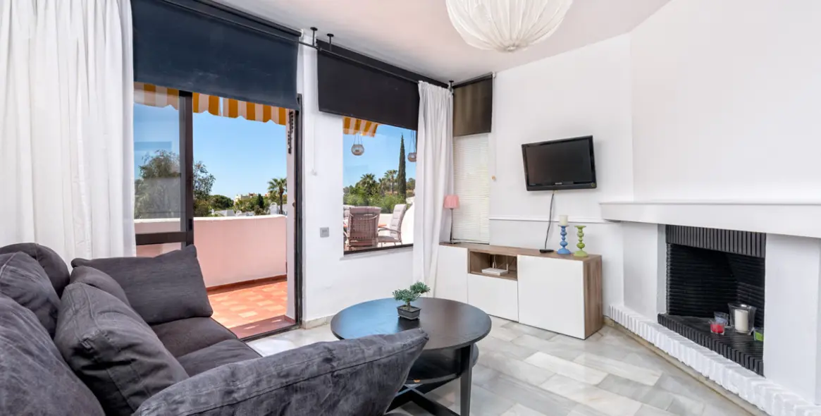 Краткосрочная аренда апартаментов на среднем этаже в Calahonda 3