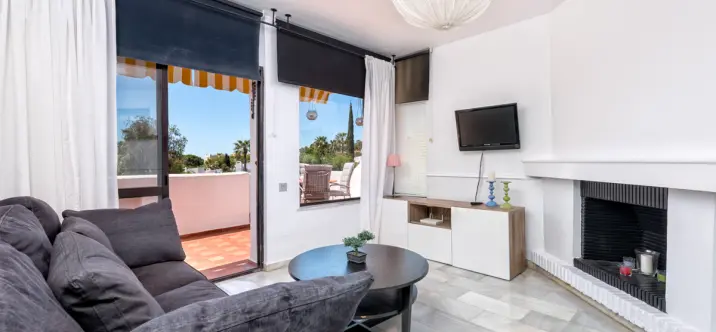 Краткосрочная аренда апартаментов на среднем этаже в Calahonda 2