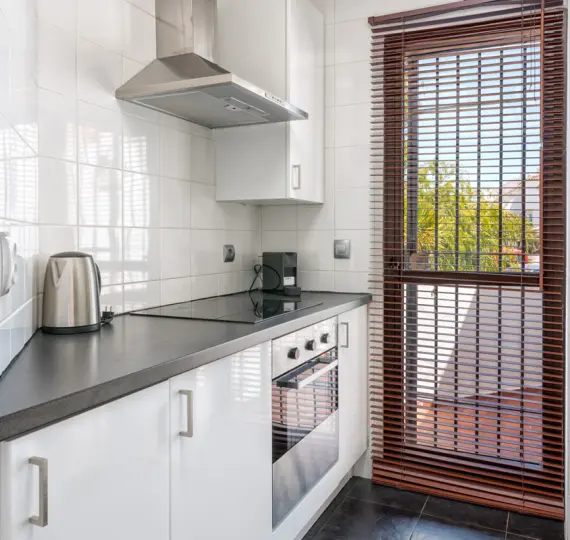 Краткосрочная аренда апартаментов на среднем этаже в Calahonda