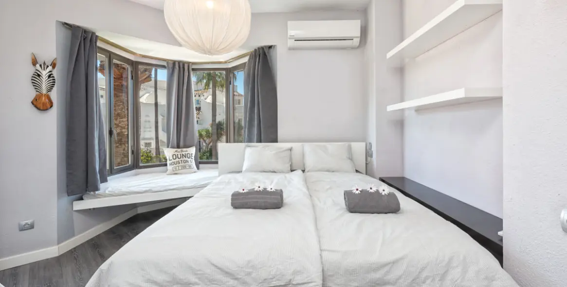 Краткосрочная аренда апартаментов на среднем этаже в Calahonda 6