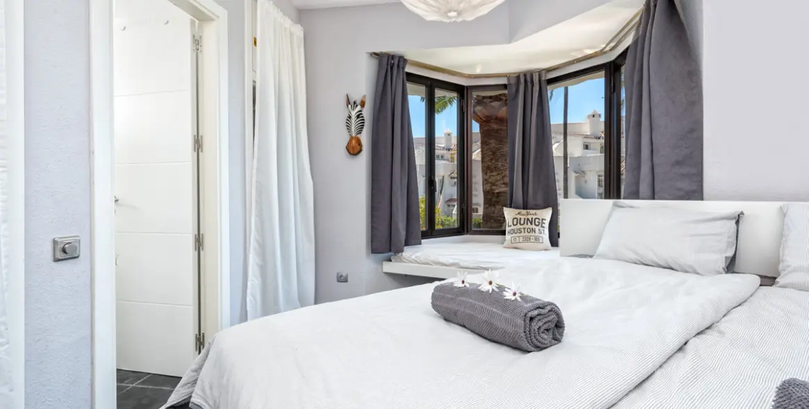 Краткосрочная аренда апартаментов на среднем этаже в Calahonda 7