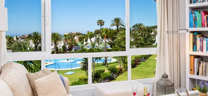 Краткосрочная аренда апартаментов на среднем этаже в Calahonda 0