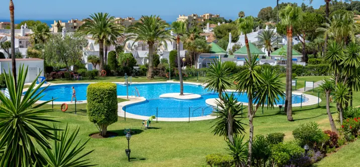 Краткосрочная аренда апартаментов на среднем этаже в Calahonda 1