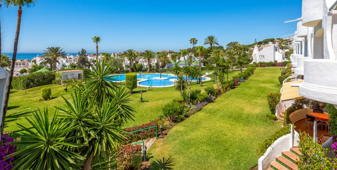 Краткосрочная аренда апартаментов на среднем этаже в Calahonda 3