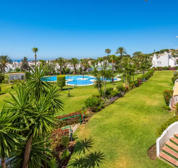 Краткосрочная аренда апартаментов на среднем этаже в Calahonda