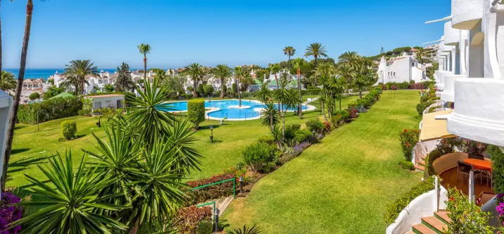 Краткосрочная аренда апартаментов на среднем этаже в Calahonda 2