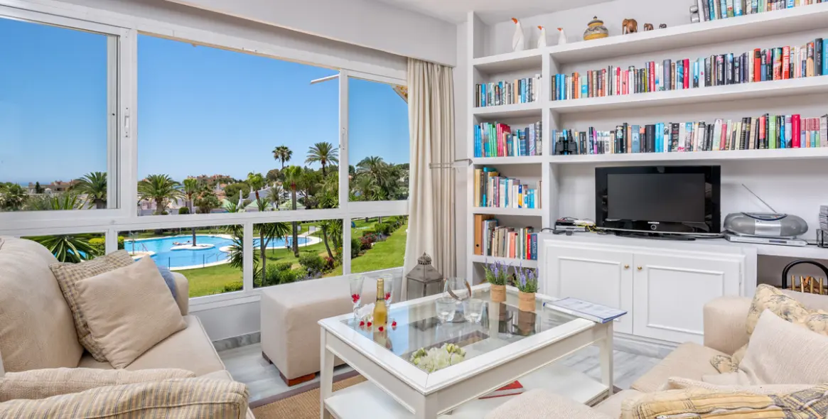 Краткосрочная аренда апартаментов на среднем этаже в Calahonda 4