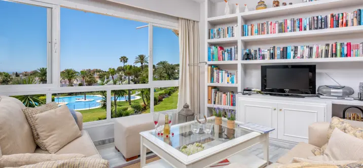 Краткосрочная аренда апартаментов на среднем этаже в Calahonda 3