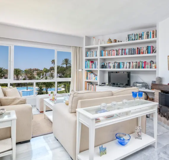 Краткосрочная аренда апартаментов на среднем этаже в Calahonda