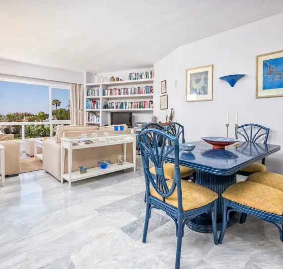 Краткосрочная аренда апартаментов на среднем этаже в Calahonda