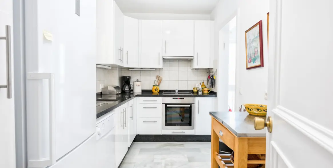 Краткосрочная аренда апартаментов на среднем этаже в Calahonda 8