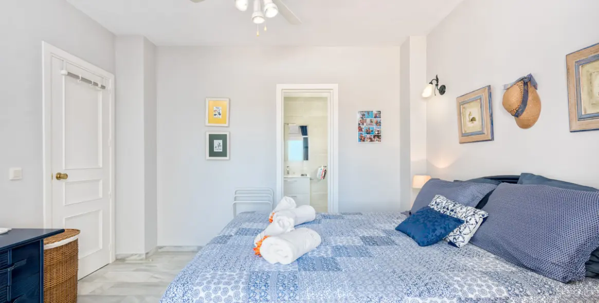 Краткосрочная аренда апартаментов на среднем этаже в Calahonda 13