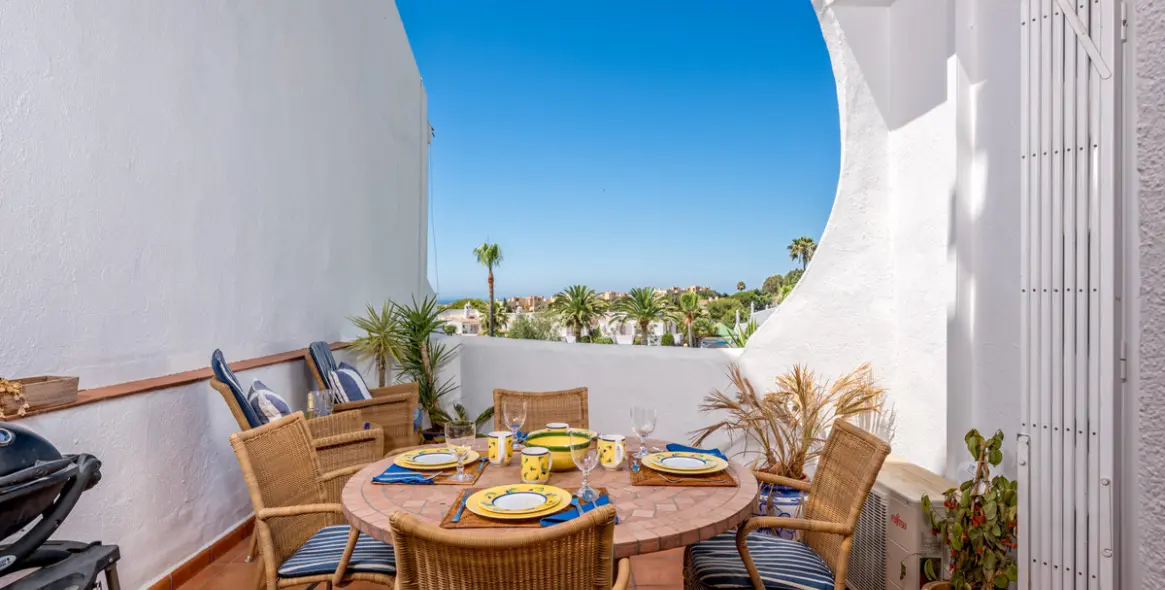 Краткосрочная аренда апартаментов на среднем этаже в Calahonda 25