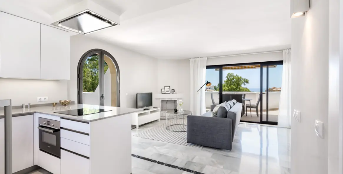 Short-term rent of penthouse in Calahonda 1