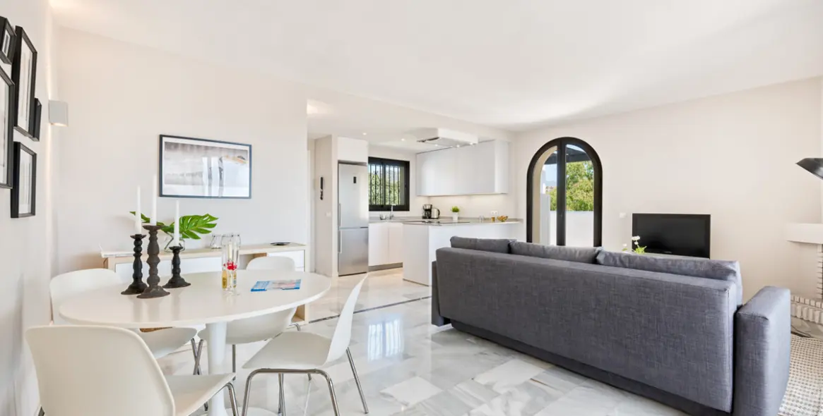 Short-term rent of penthouse in Calahonda 6