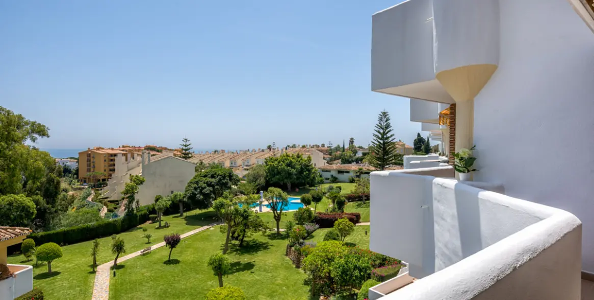 Short-term rent of penthouse in Calahonda 10