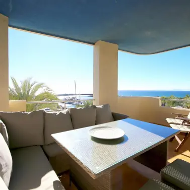 Short-term rent of middle floor apartment in Estepona