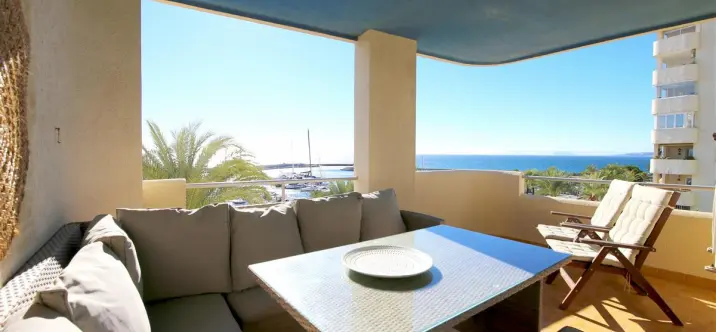 Short-term rent of middle floor apartment in Estepona 0