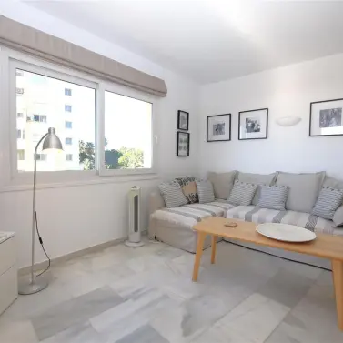 Short-term rent of middle floor apartment in Estepona