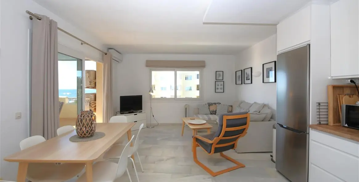 Short-term rent of middle floor apartment in Estepona 6