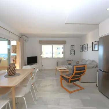 Short-term rent of middle floor apartment in Estepona