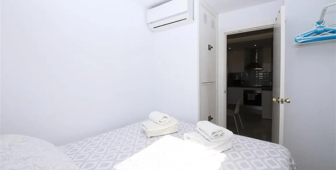 Short-term rent of middle floor apartment in Estepona 10