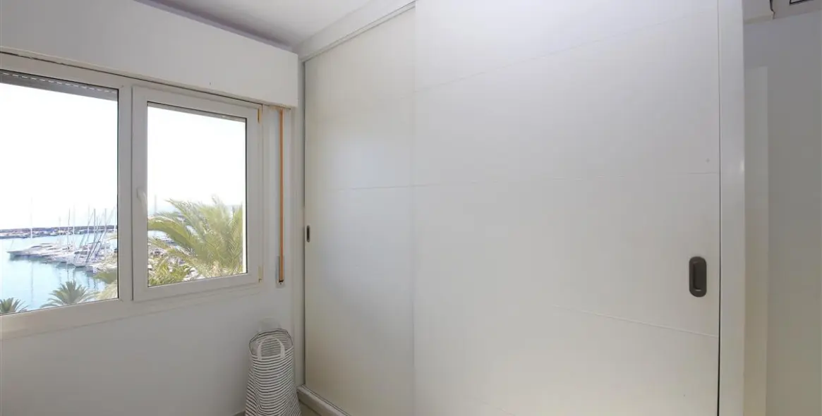 Short-term rent of middle floor apartment in Estepona 13