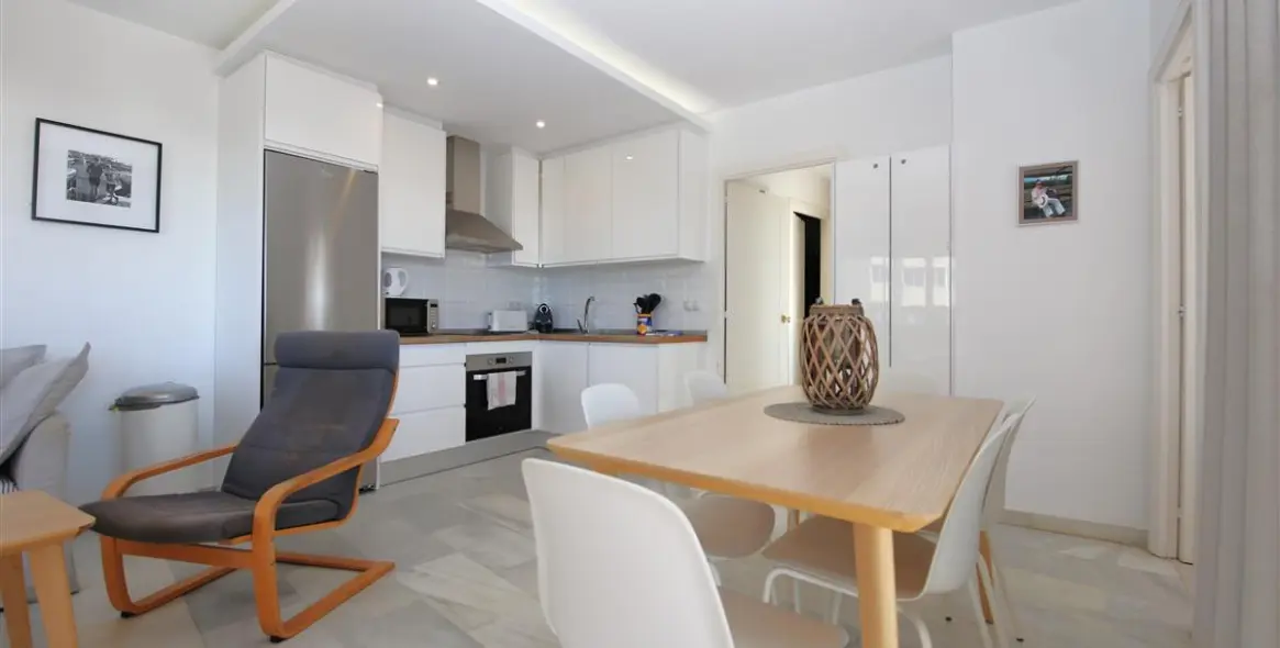 Short-term rent of middle floor apartment in Estepona 16
