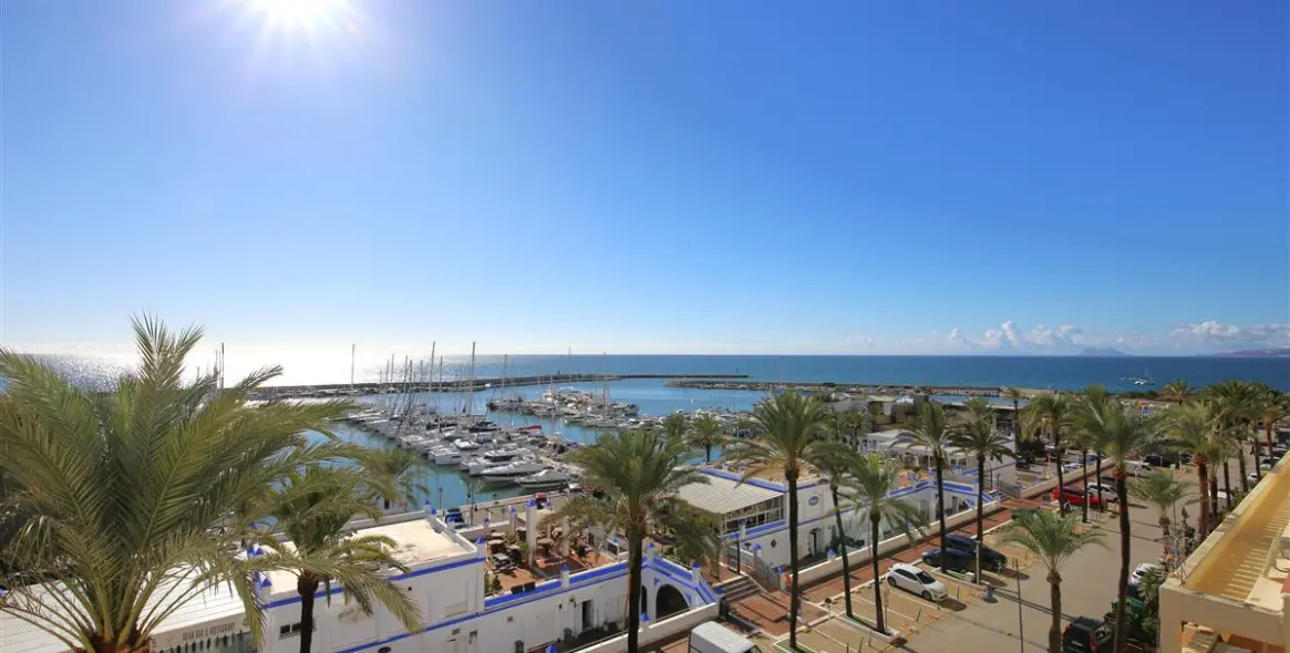 Short-term rent of middle floor apartment in Estepona 22