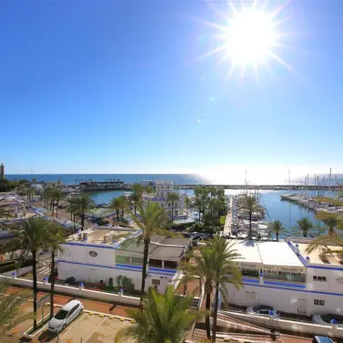 Short-term rent of middle floor apartment in Estepona