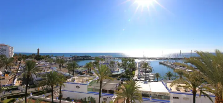 Short-term rent of middle floor apartment in Estepona 1