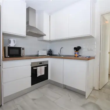 Short-term rent of middle floor apartment in Estepona